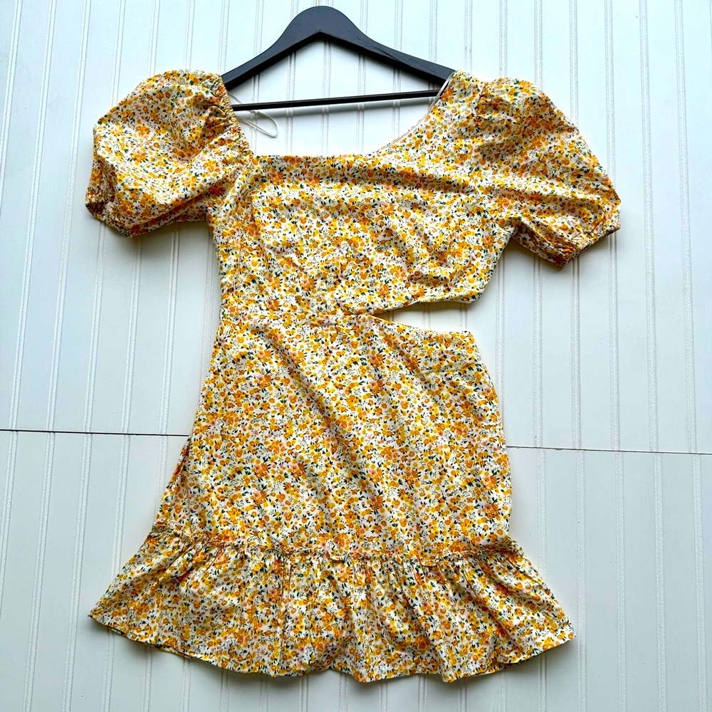 Lush Cut Out Ruffled Mini Sundress Size Medium - Picture 3 of 6